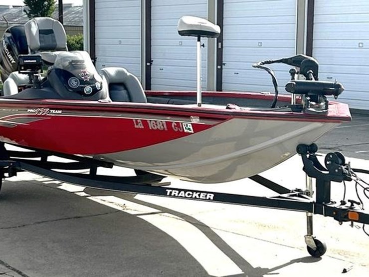 #208-•-2018-tracker-pro-175-team-txw-boat-image-1