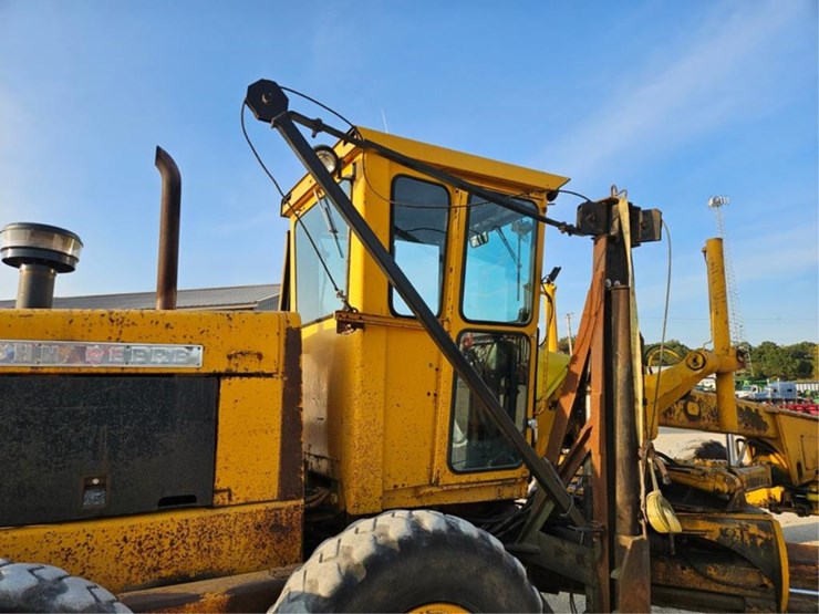 2012-deere-770a-image-27