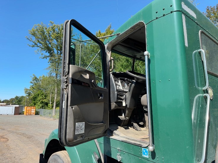 2015-kenworth-t800-image-23