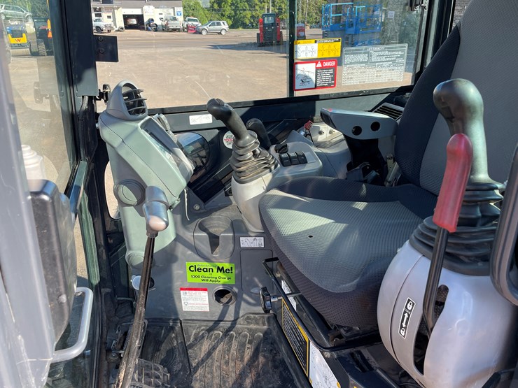 2019-hitachi-zx35u-image-34