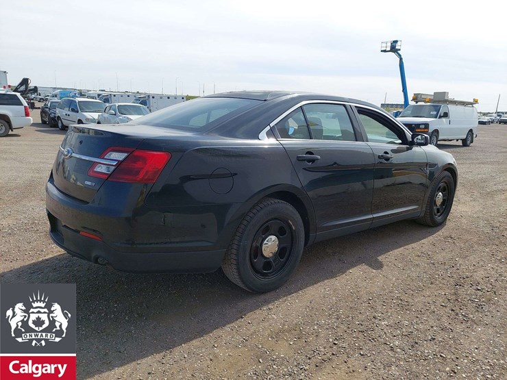 2015-ford-taurus-awd-4dr-sedan-image-4