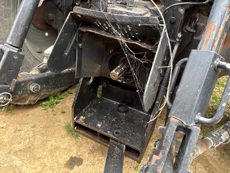 case-international-farmall-120c-4x4-tractor-image-10