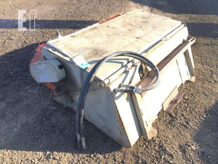5ft-sweeper-attachment,-image-2
