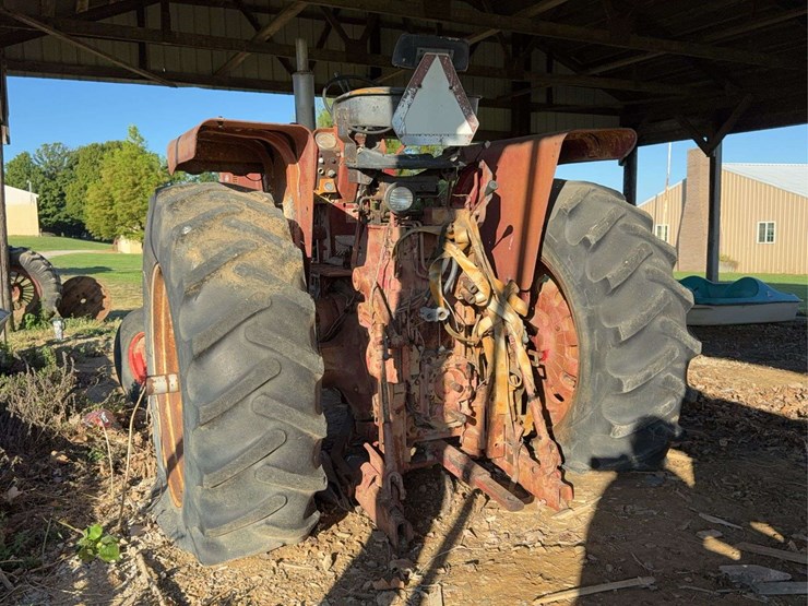 farmall-806-image-4