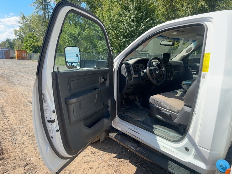 2012-dodge-ram-5500-image-26