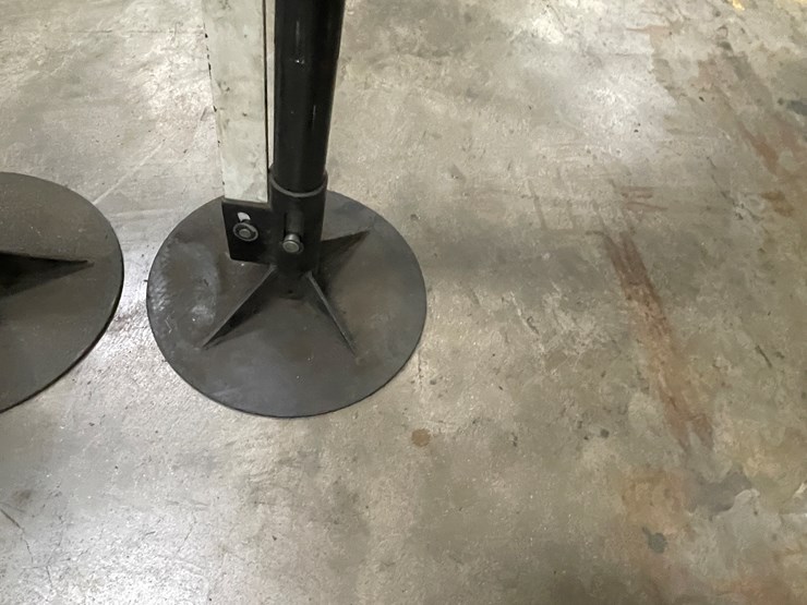 #8020-•-(2)-adjustable-height-screw-jacks-image-7