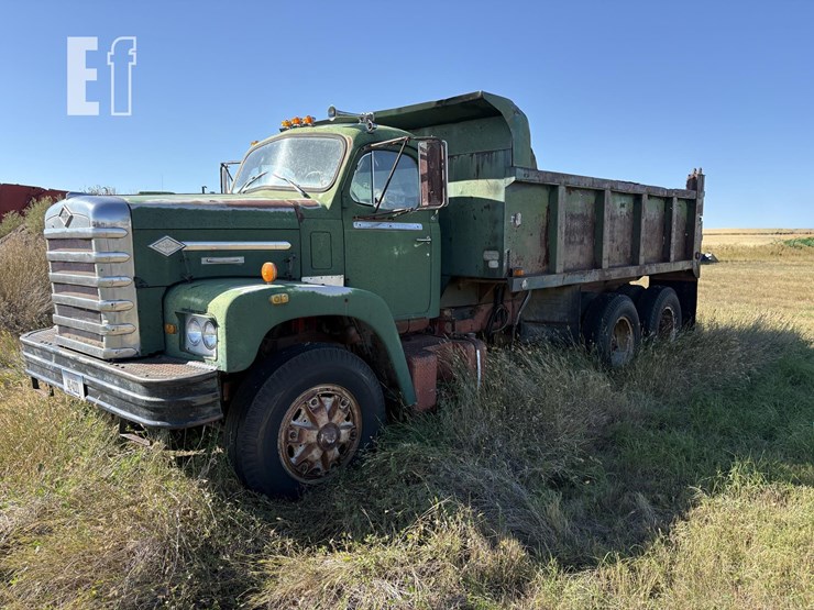 1967-diamond-t-truck-image-1