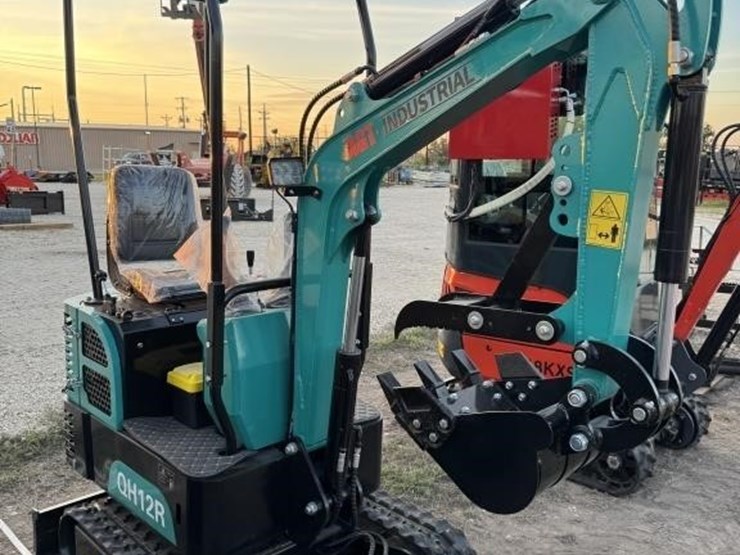 agt,-qh12r-mini-excavator,-gas-engine,-fixed-image-8