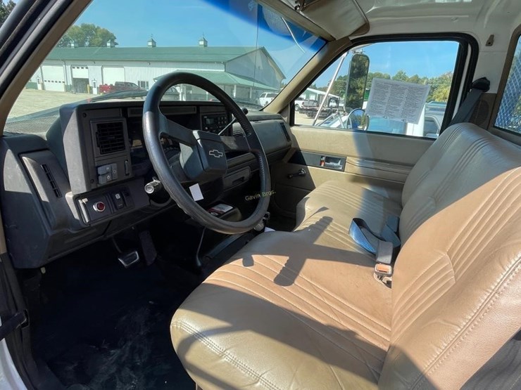 1999-gmc-c6500-truck-w/hoist-image-12