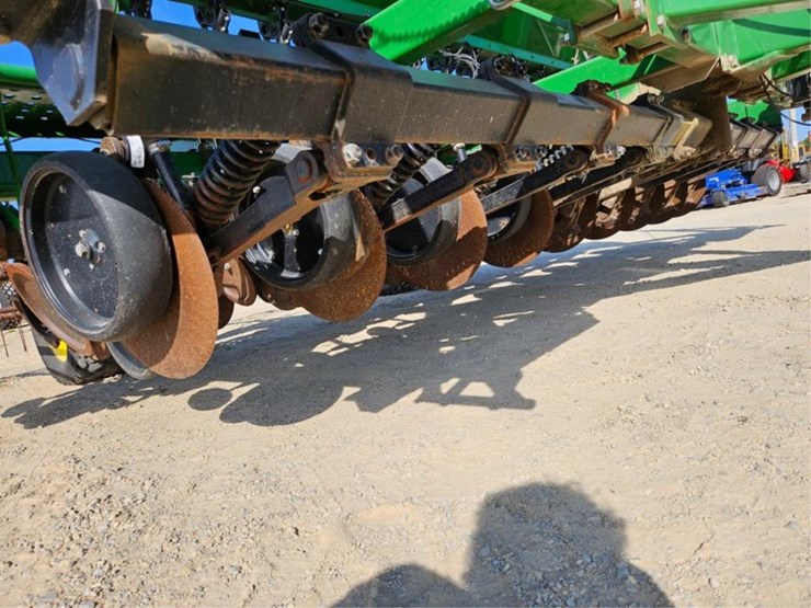2022-john-deere-1590-image-35