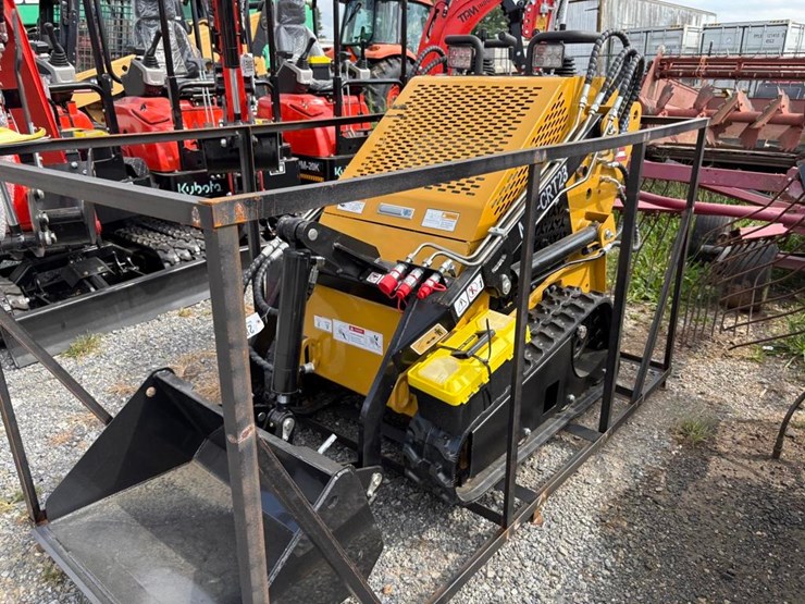 agt-mx-crt23-compact-track-loader-image-1
