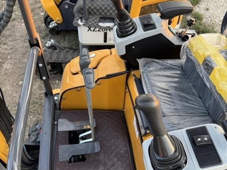 cf-industries,-qk18r-mini-excavator,-gas-engine,-image-8