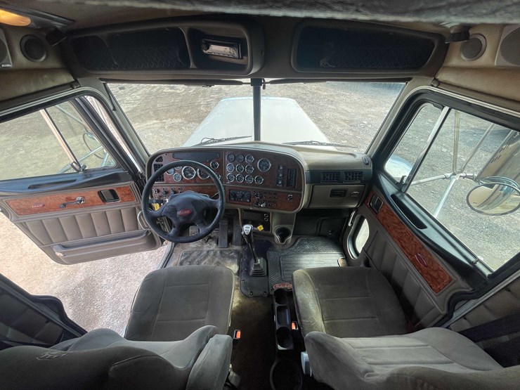 2004-peterbilt-379-image-73
