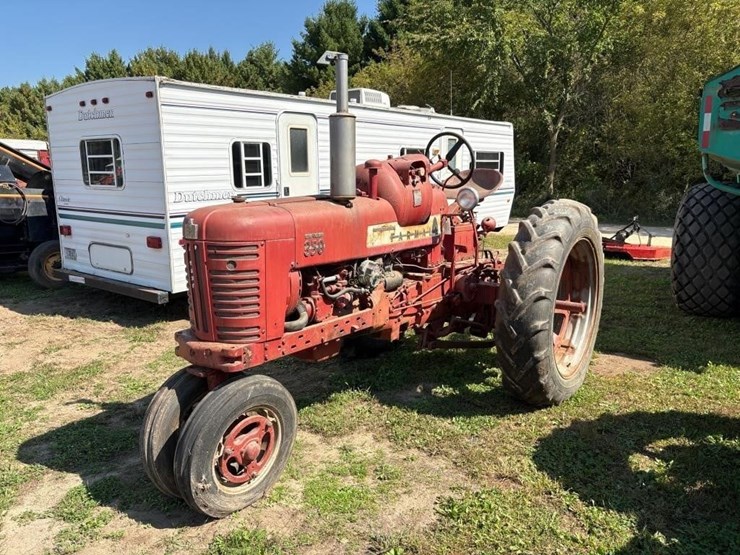 farmall-350-lp-gas-row-crop-tractor-image-1