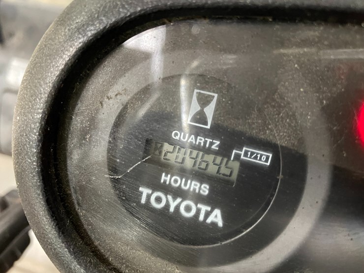 #8016-•-toyota-lp-powered-forklift-image-13