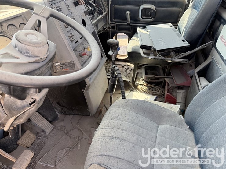 2000-mack-ch613-image-3