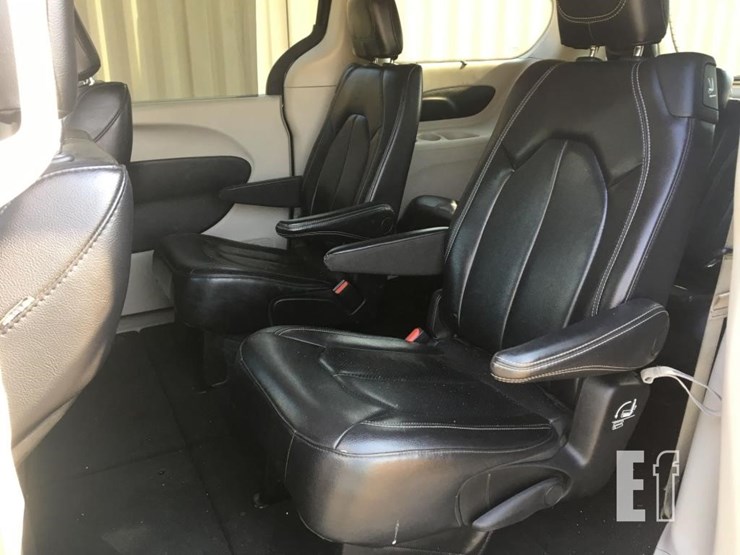 2022-chrysler-pacifica-image-9