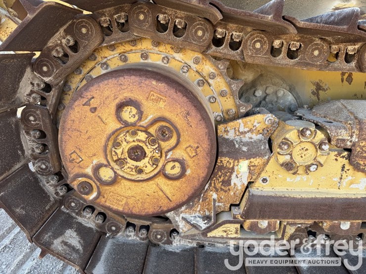 2011-caterpillar-d6k-xl-image-9