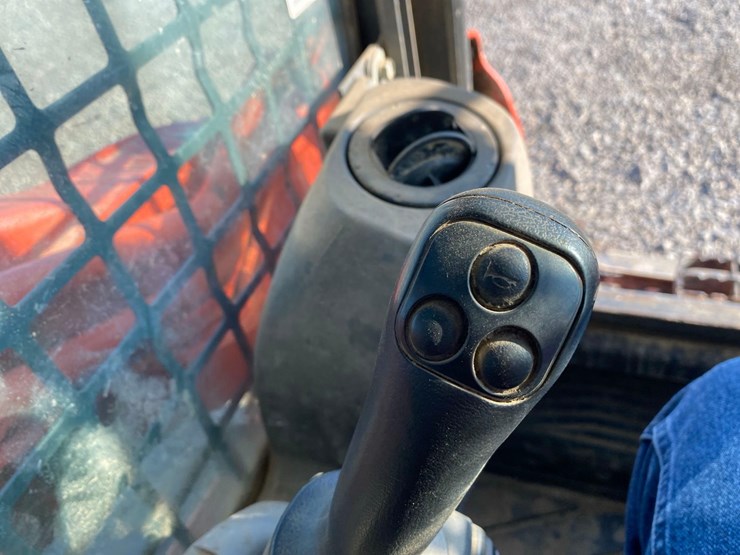 2013-kubota-svl75-image-42