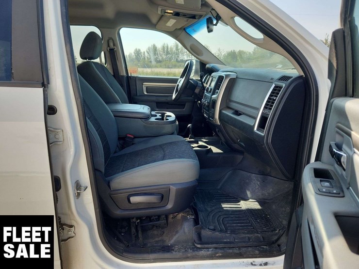 2014-ram-3500-slt-image-17