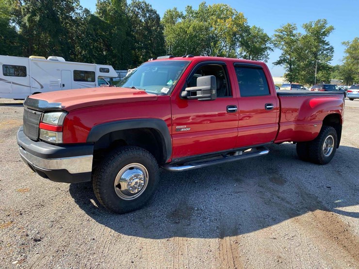 2005-chevrolet-3500-image-2