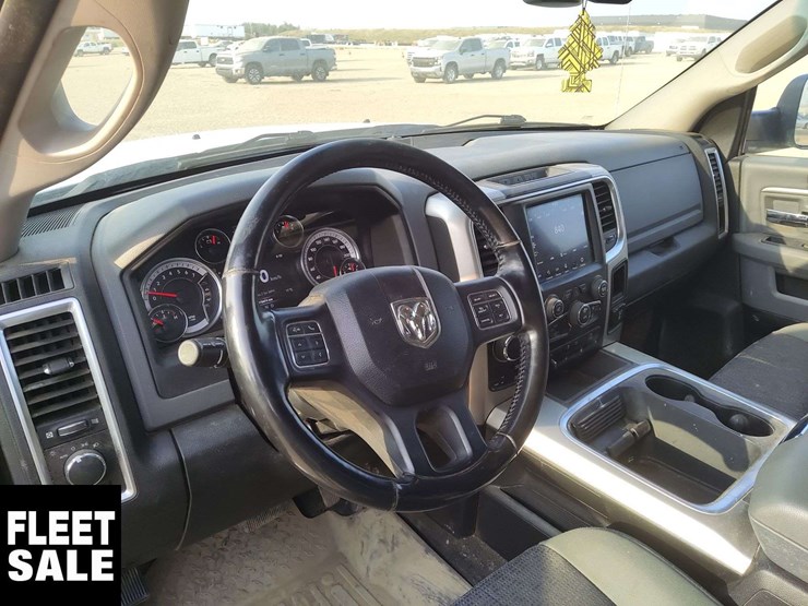 2020-ram-1500-classic-image-14