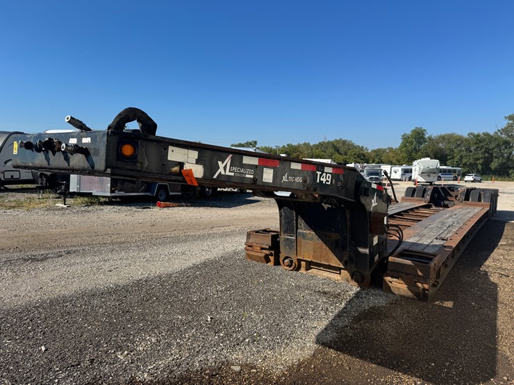 #3002-•-2015-xl-110-hdg-tri-axle-lowboy-trailer-(has-wi-title)-(waukesha,-wi)-image-1