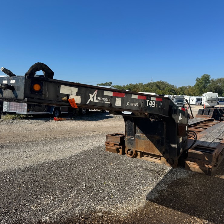 #3002 • 2015 XL 110 HDG Tri-Axle Lowboy Trailer (Has WI TItle) (Waukesha, WI)