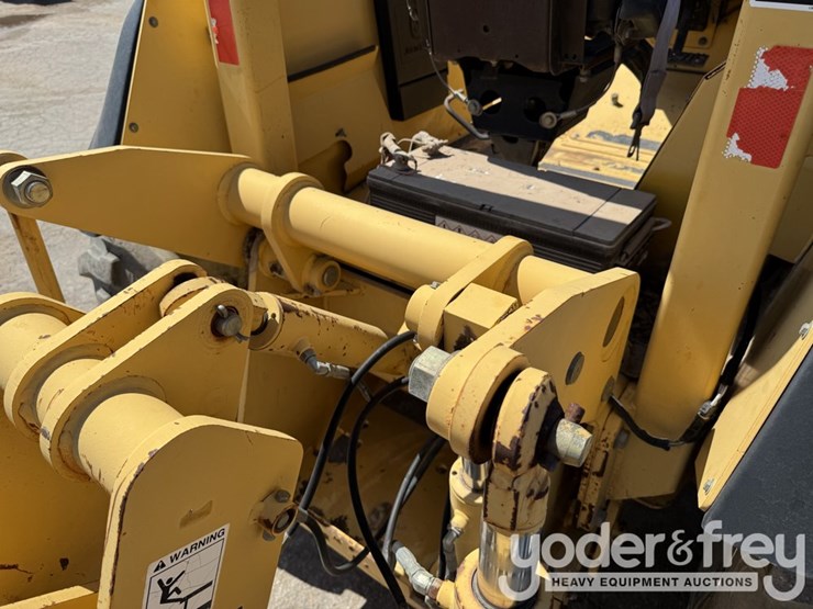 johndeere-210le-image-18