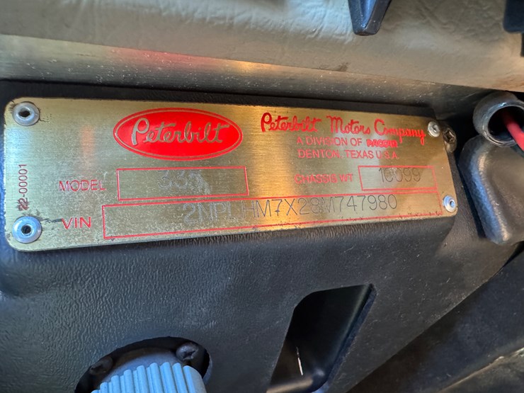 2008-peterbilt-335-image-12