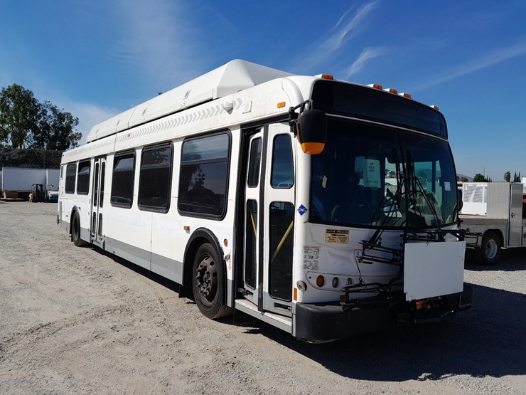 new-flyer-bus-image-1
