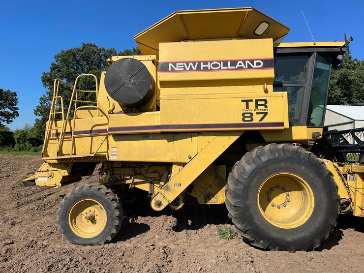 new-holland-tr87-image-2