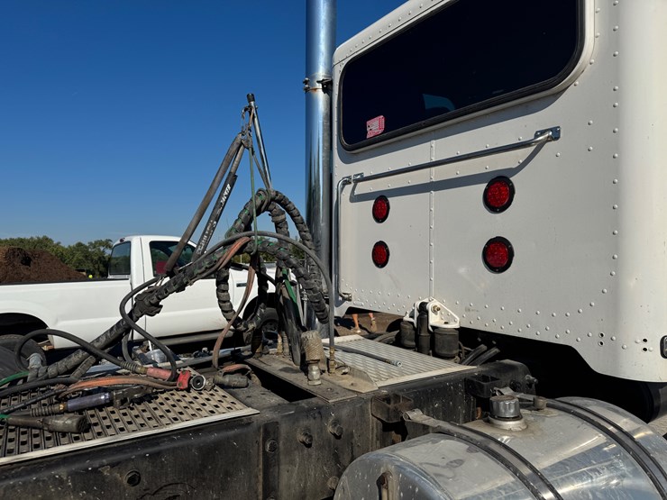 1999-peterbilt-378-image-22