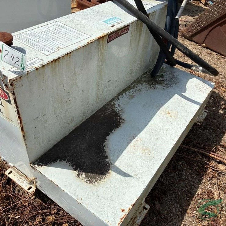 Fuel tank with electric pump