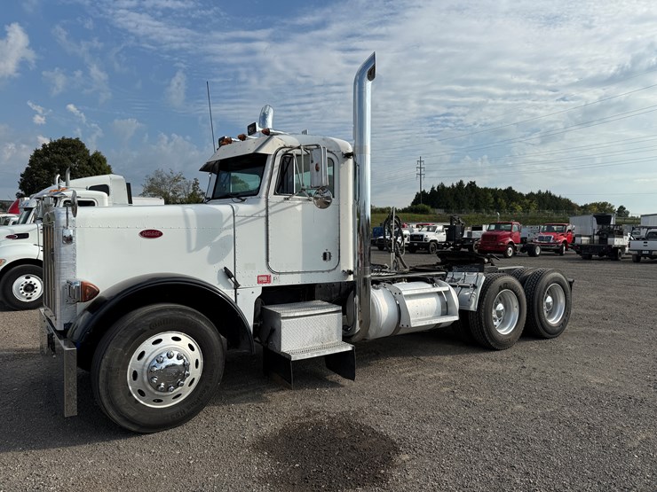2000-peterbilt-379-image-1