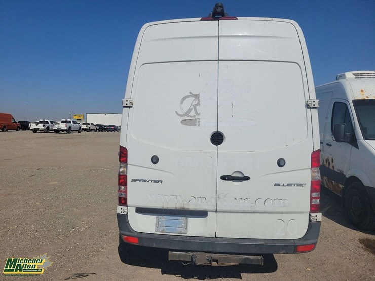 2015-mercedes-benz-sprinter-2500-image-4