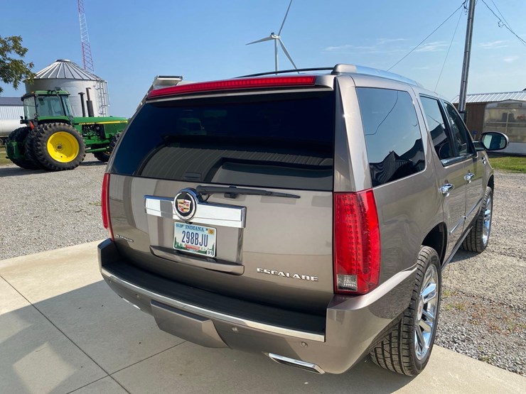 2013-cadillac-escalade-image-5