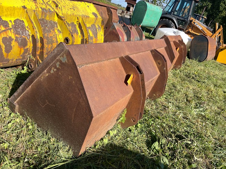 #1148-•-front-loader-bucket-attachment-image-7