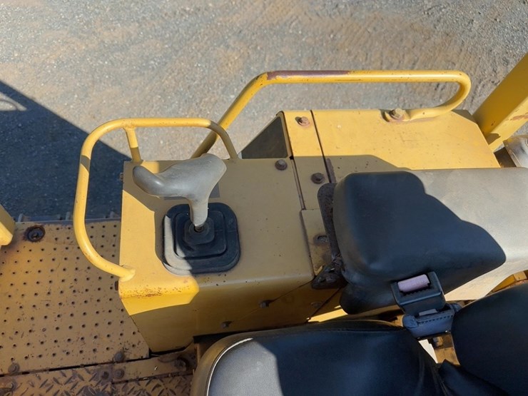 1996-caterpillar-d3c-xl-image-32