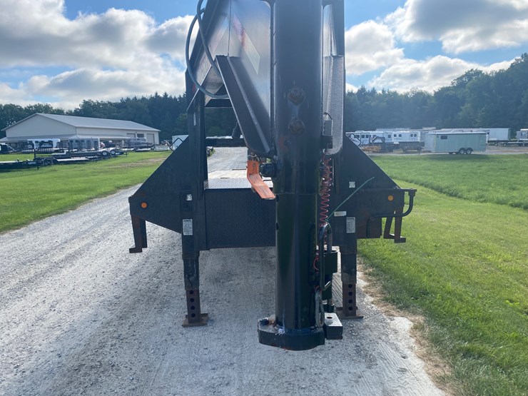 #3010-•-2017-32'-gooseneck-trailer-(helenville,-wi)-(has-wi-title)-image-9