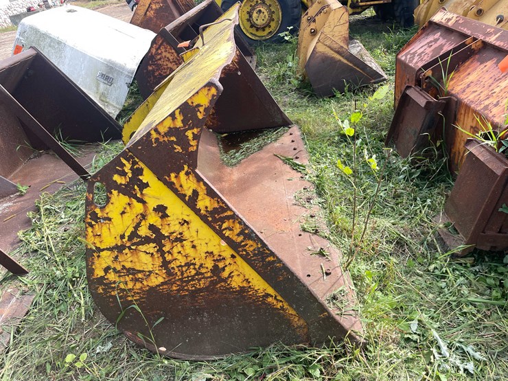 #1147-•-front-loader-bucket-attachment-image-4