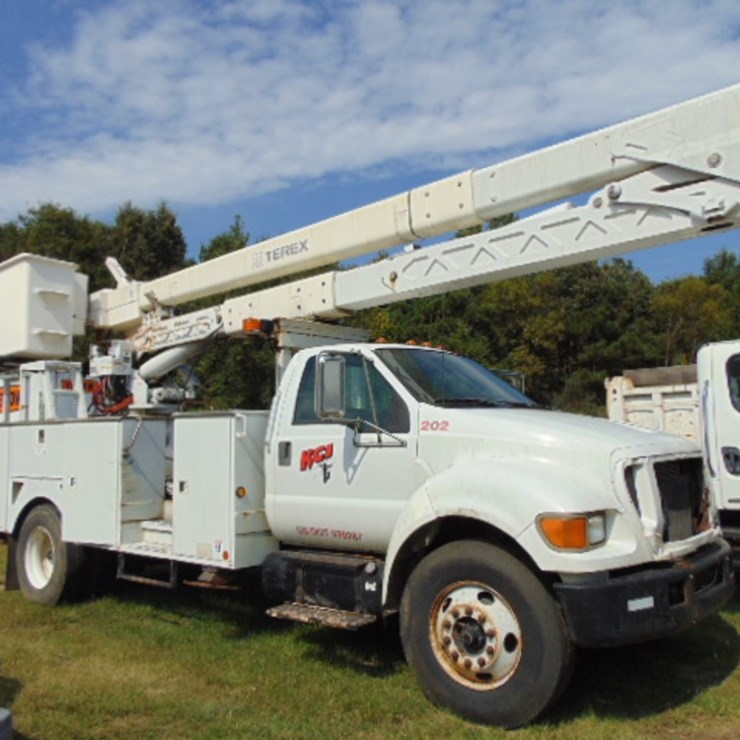 2004 FORD F750
