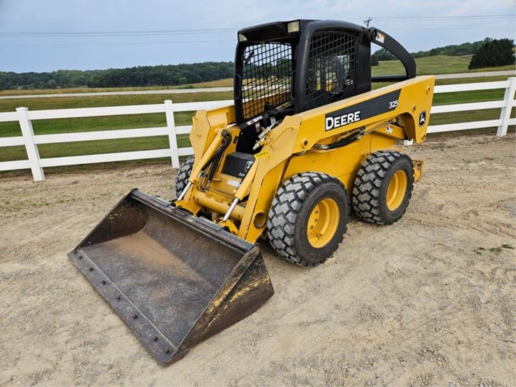john-deere-325-image-1