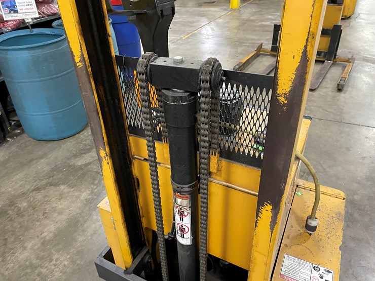 #8011-•-big-joe-electric-walk-behind-forklift-image-9