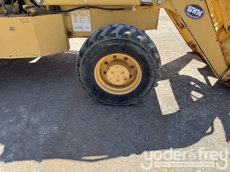 johndeere-210le-image-15