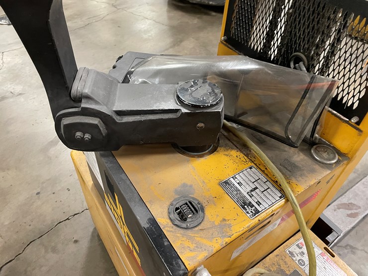 #8015-•-big-joe-electric-walk-behind-forklift-image-6