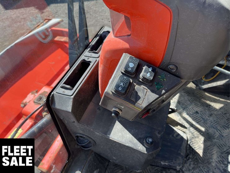 2020-husqvarna-p525d-sweeper-image-6