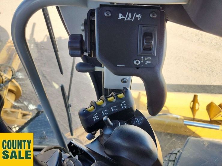 2020-caterpillar-150-awd-image-16