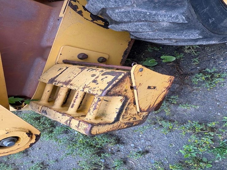 2000-john-deere-240-image-7
