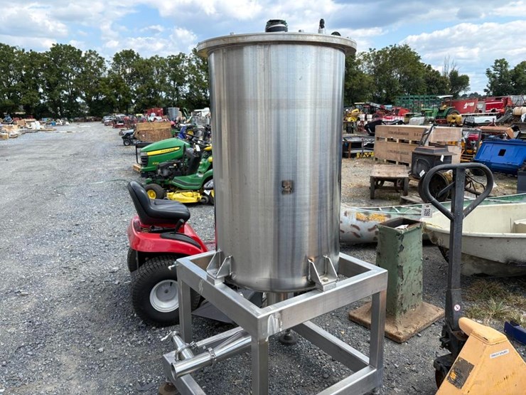 stainless-steel-tank-&-stand-image-4